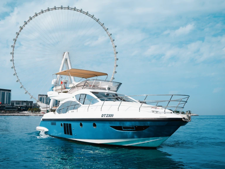 Charter a Azimut Azimut 50 X33 in Dubai Marina on Samboat