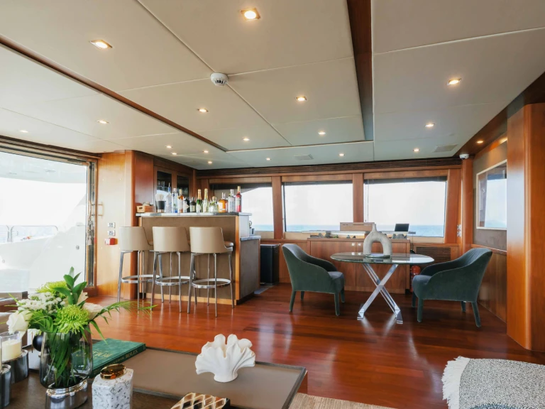 Charter a  Sunseeker 40 Luxury MY in Dubai Marina on Samboat