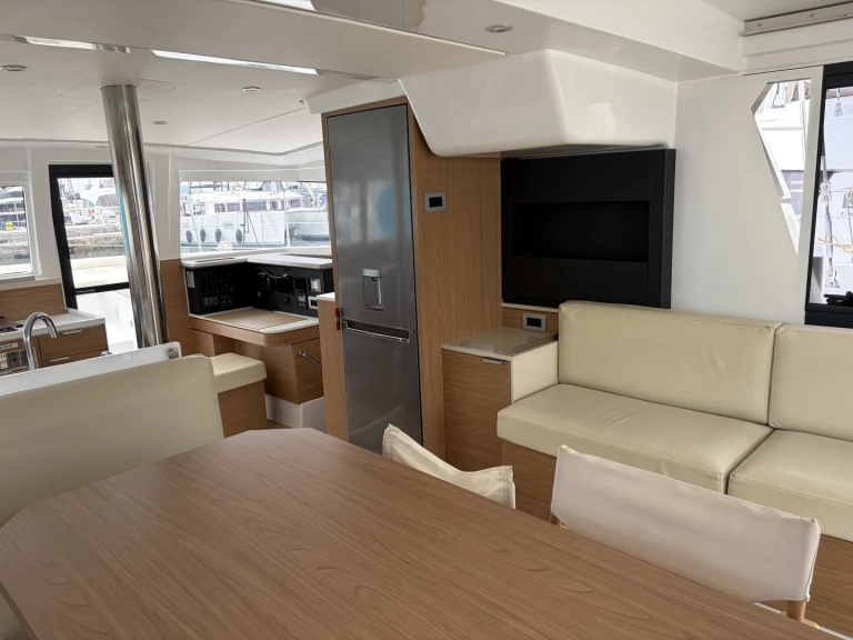 Charter a Bali Bali 4.2 in Alimos on Samboat