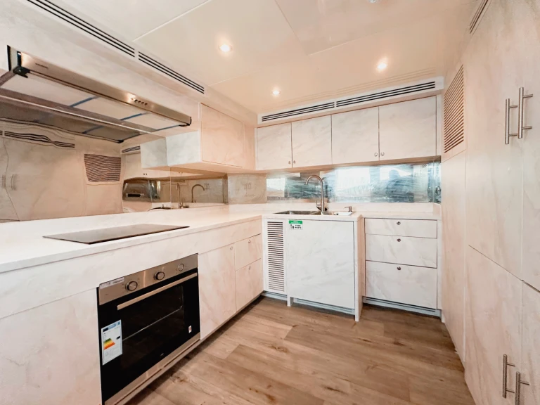 Luxury Yacht to hire Dubai Marina at the best price