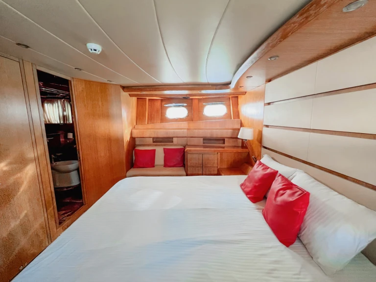 Yacht hire Dubai Marina cheap Luxury Motor Yacht X16