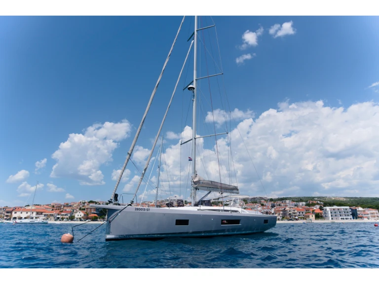 Sailboat hire in Primošten - Bénéteau Oceanis 51.1