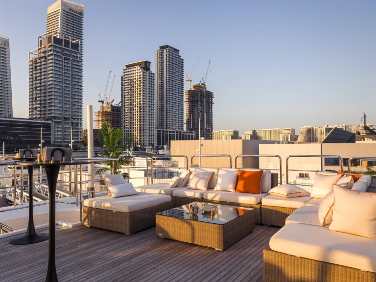 Hire a  Luxury Motor Yacht B Dubai Marina