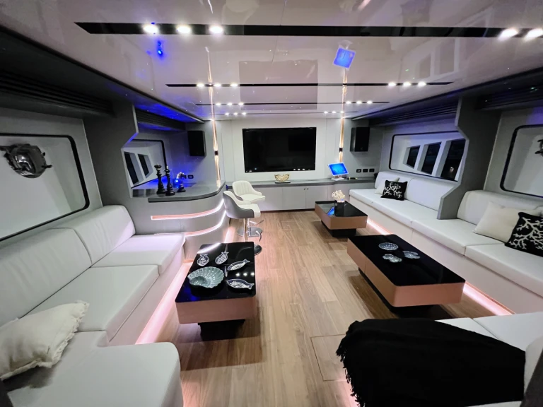 Hire a  Luxury Motor Yacht X32 Dubai Marina