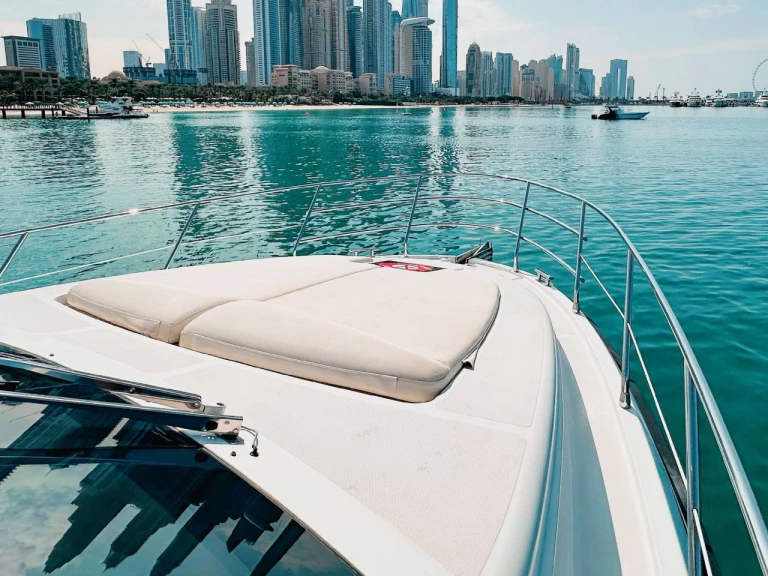 Hire a Azimut Azimut 50 X33 Dubai Marina