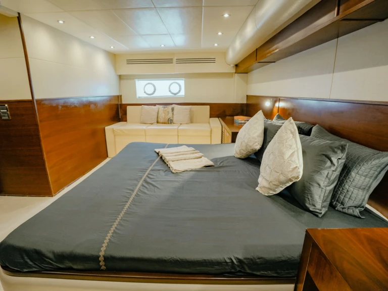 Yacht hire Dubai Marina cheap Luxury Motor Yacht S