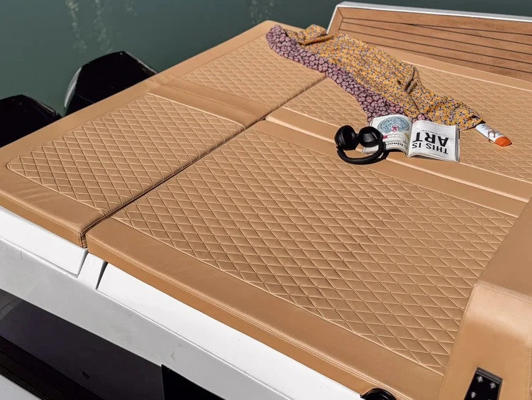Yacht hire Sitges cheap Nuva M11 Cabin