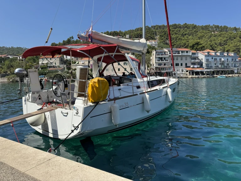 Sailboat to hire Split at the best price