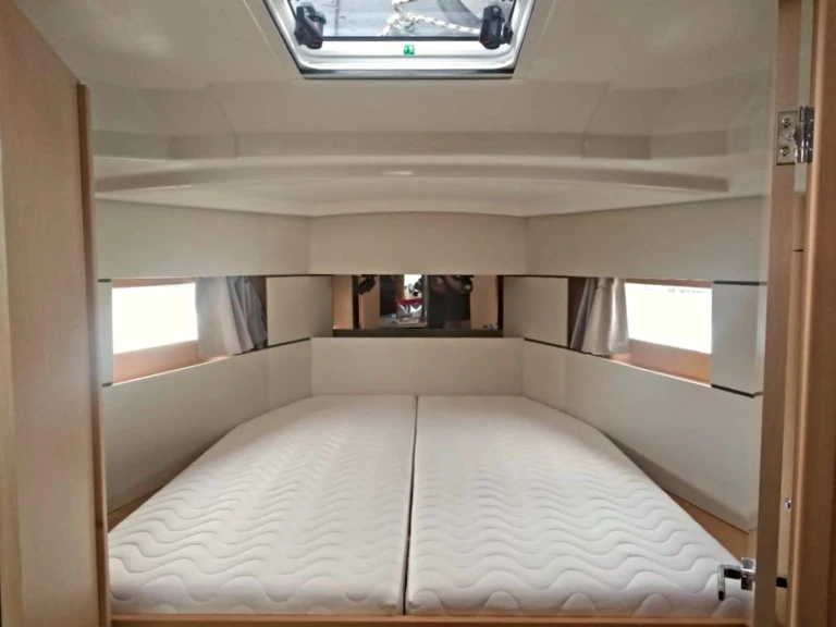 Sailboat hire in Livorno - Bénéteau Oceanis 38.1