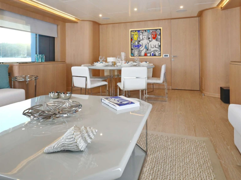 Hire Luxury Yacht Aegean Build with a boat licence
