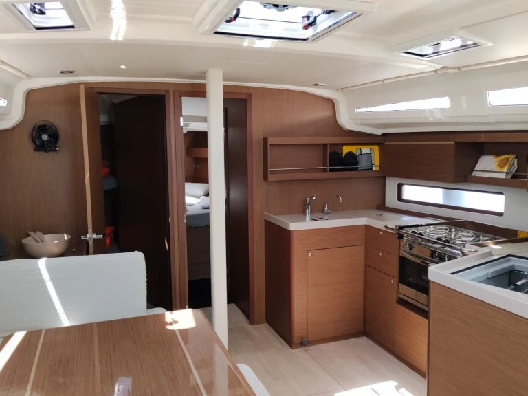 Yacht charter Carloforte - Bénéteau Oceanis 40.1 on SamBoat
