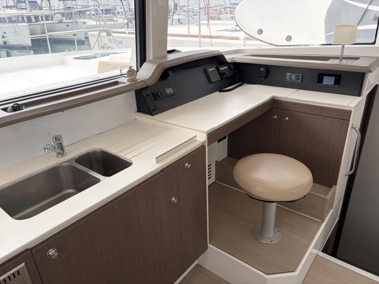 Yacht charter Alimos - Bali Bali 4.1 on SamBoat