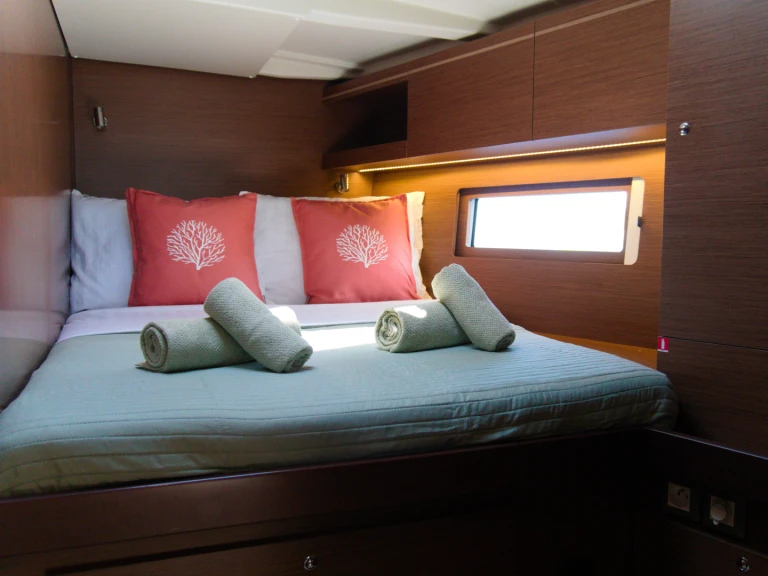 Charter a Bénéteau Oceanis 51.1 in Primošten on Samboat
