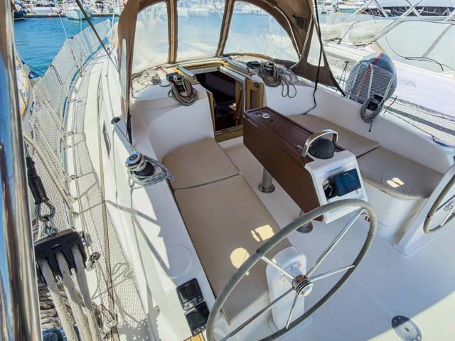 Hire Sailboat Bavaria with a boat licence