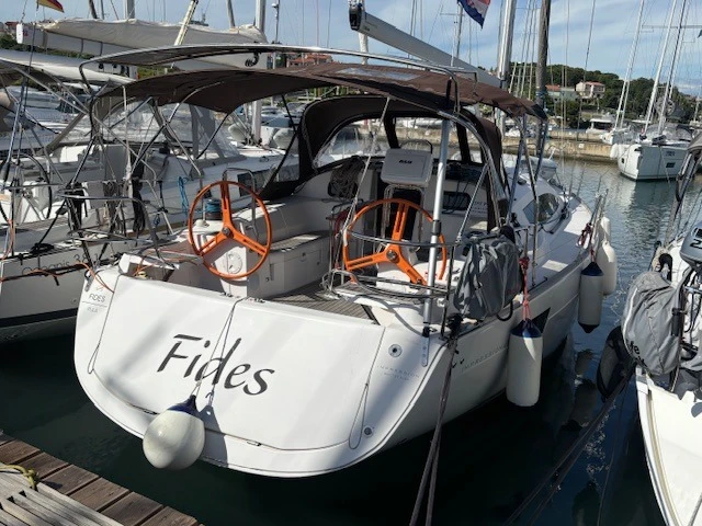 Hire Sailboat with or without skipper Elan Pula