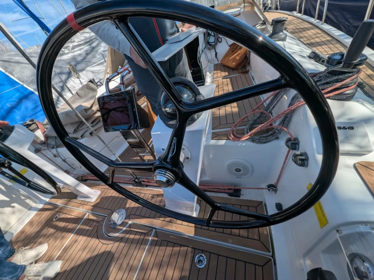 Hire a Dehler Dehler 38 Marseille