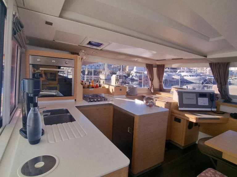 Catamaran hire in Marseille - Fountaine Pajot Astrea 42
