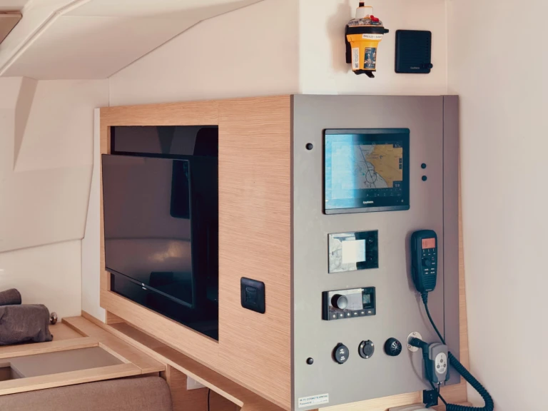 Catamaran hire in Préveza - Fountaine Pajot Aura 51