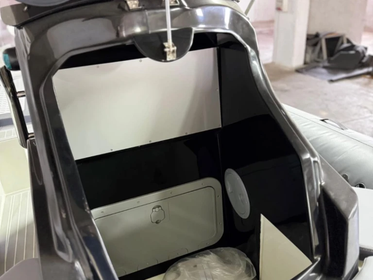 Spx   24 Dinette charter bareboat or skippered in  Lège-Cap-Ferret