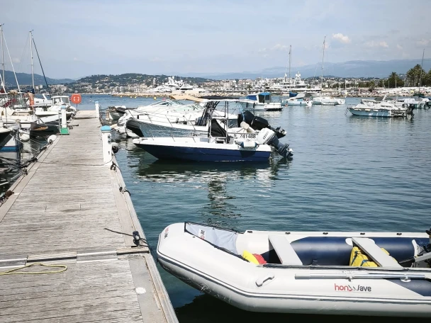 Yacht hire Cannes cheap FM16