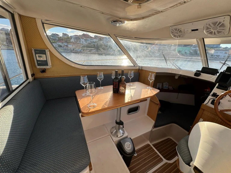 Yacht hire Preko cheap Quicksilver 700 Week-End