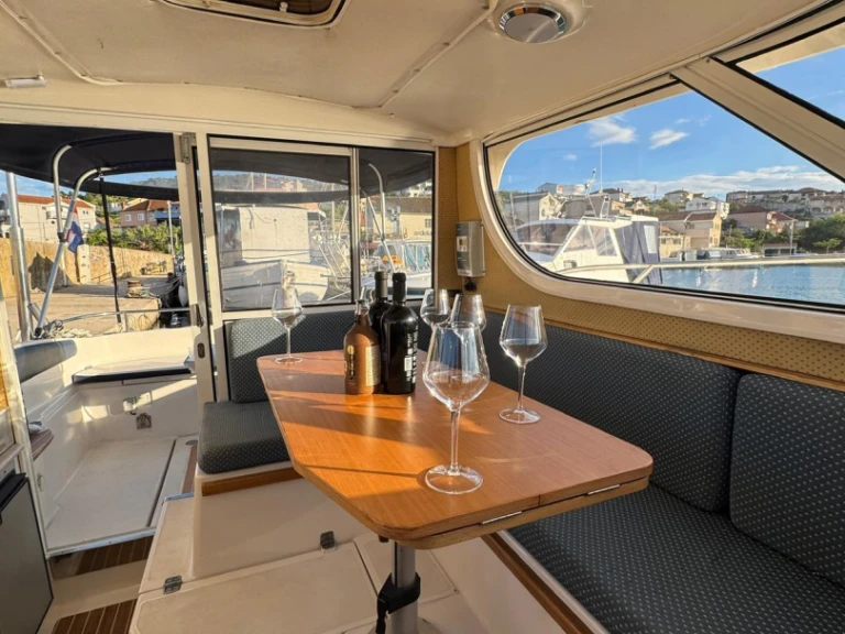 Motorboat hire in Preko - Quicksilver Quicksilver 700 Week-End