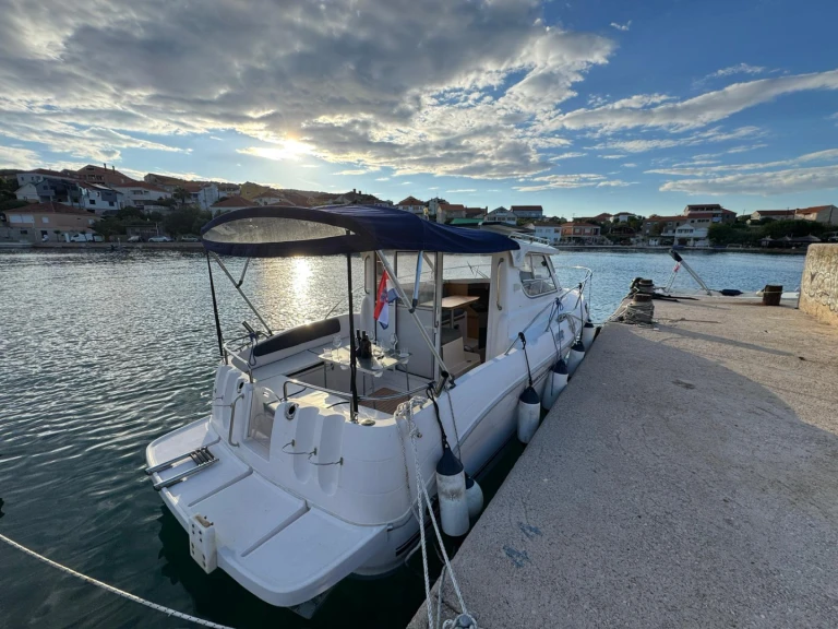 Charter a Quicksilver Quicksilver 700 Week-End in Preko on Samboat