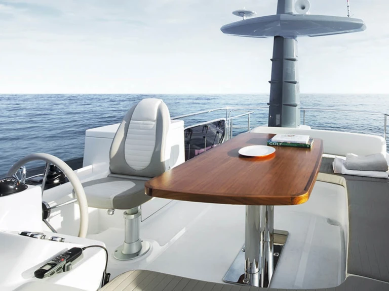 Yacht charter Naples - Azimut Azimut Magellano 53 on SamBoat