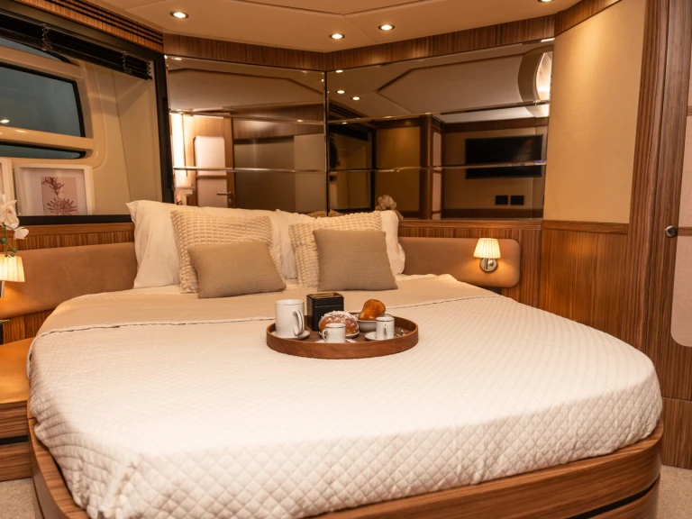 Motorboat hire in Naples - Azimut Azimut Magellano 53