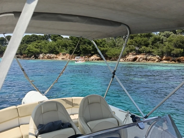 Motorboat hire in Mandelieu-la-Napoule - Bénéteau Flyer 550 Open S2