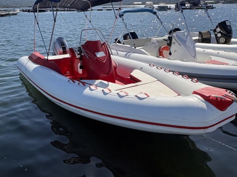 Charter a Magnus 6.20 in Porto Rotondo on Samboat