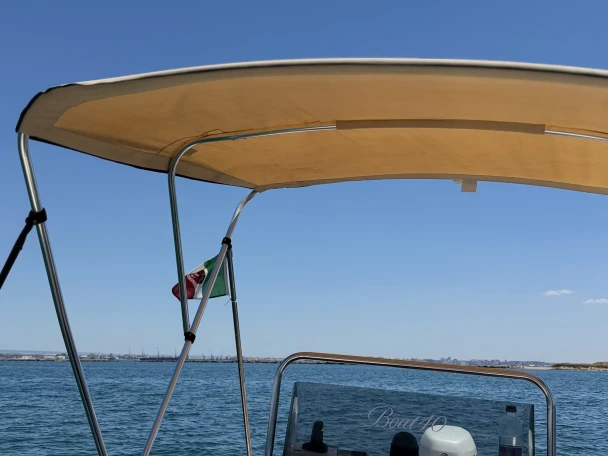 Hire Motorboat Arkos with a boat licence