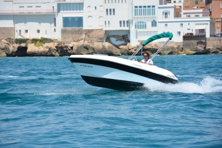 Hire a  Compass 400 GT Sitges