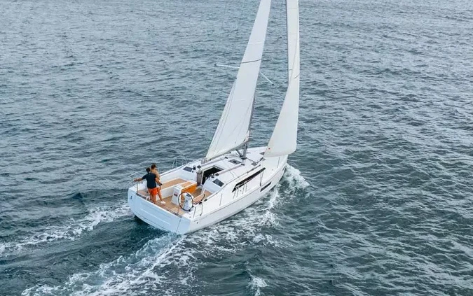 Hire Sailboat Bénéteau with a boat licence