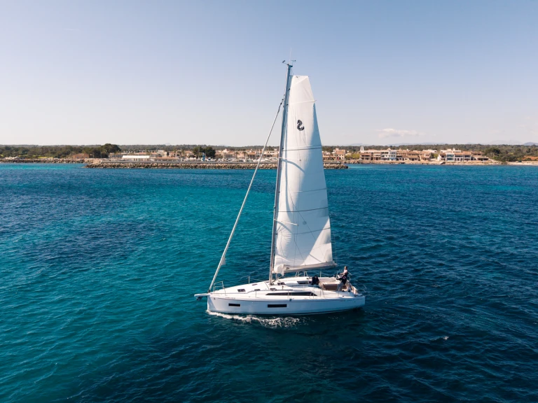 Hire a Bénéteau Oceanis 37.1 s'Arenal