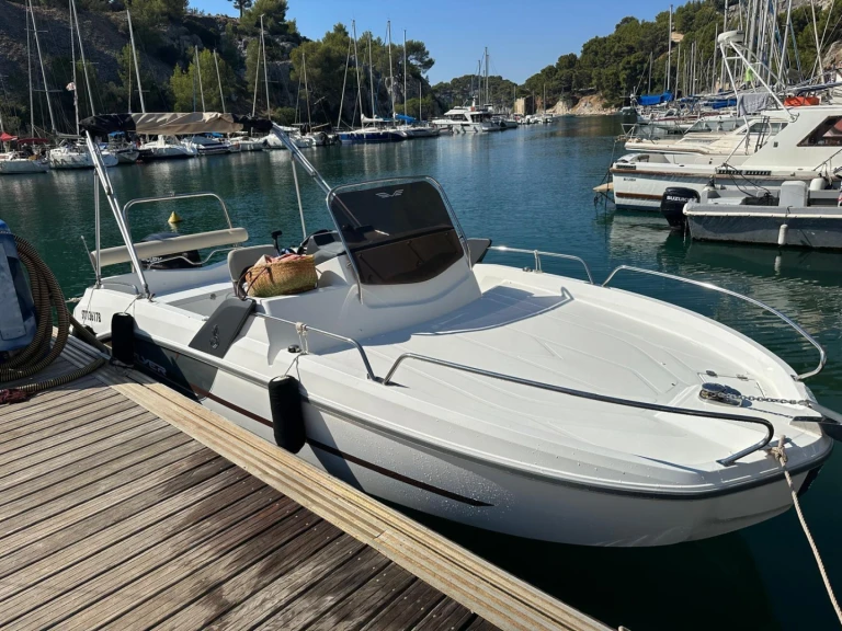 Bénéteau Flyer 660 Cabine charter bareboat or skippered in  L'Estaque