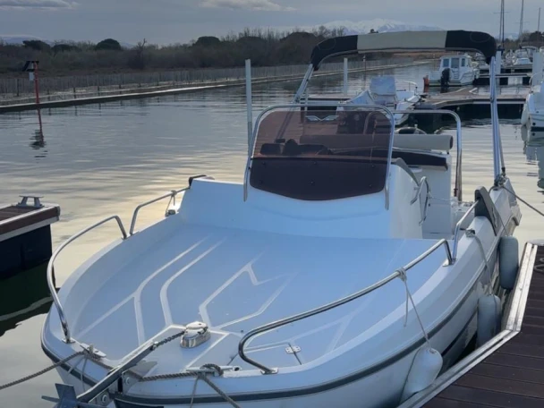 Bénéteau Flyer 660 Cabine charter bareboat or skippered in  L'Estaque