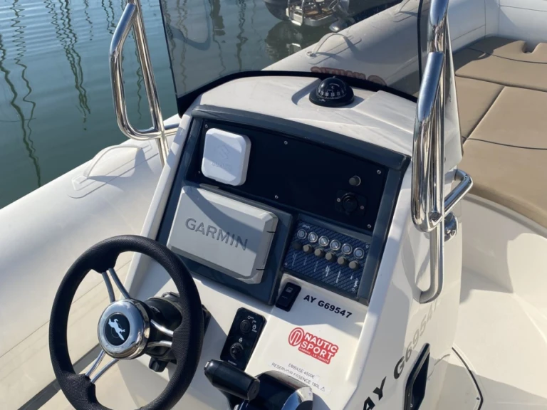Charter a Bwa BWA 22 GTO in La Trinité-sur-Mer on Samboat
