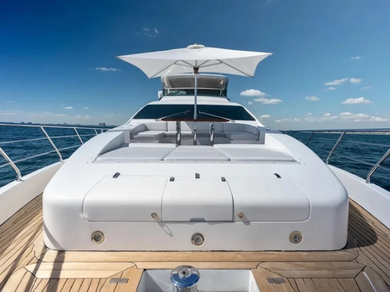 Hire a Azimut Azimut 88 Miami