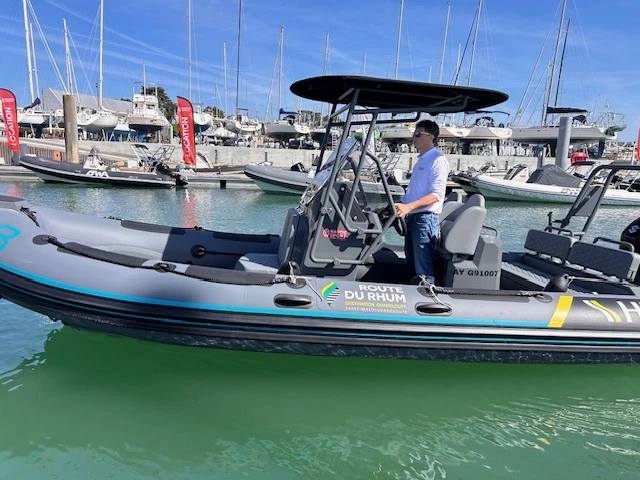 Hire RIB Highfield with a boat licence