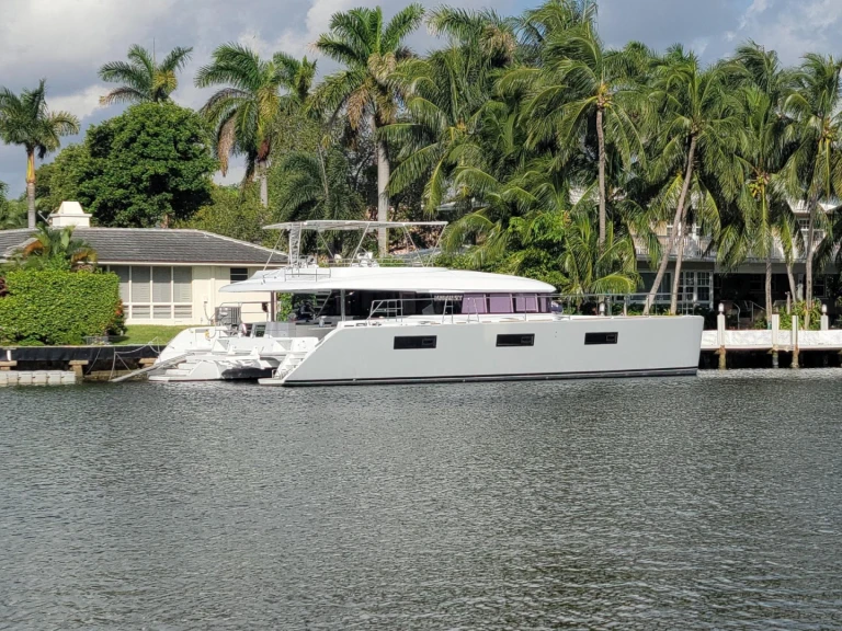 Yacht charter Key West - Lagoon 620 Power Catamaran on SamBoat