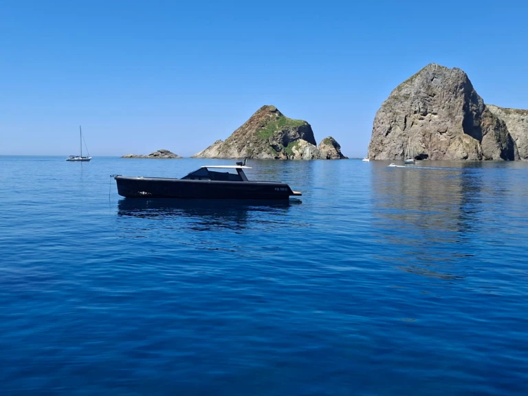 Hire Motorboat with or without skipper Wally Porto Badino