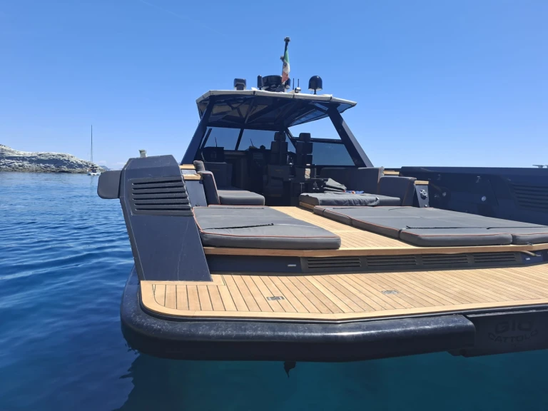 Motorboat to hire Porto Badino at the best price