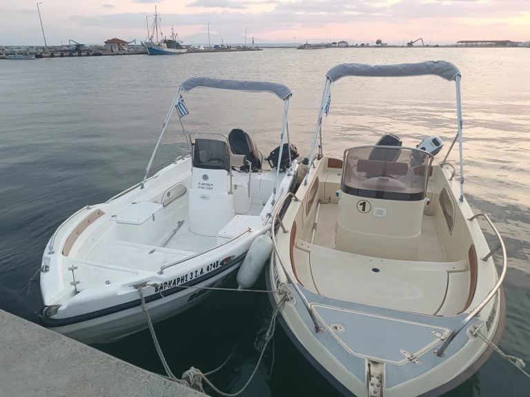 Hire Motorboat Athrakiboats with a boat licence