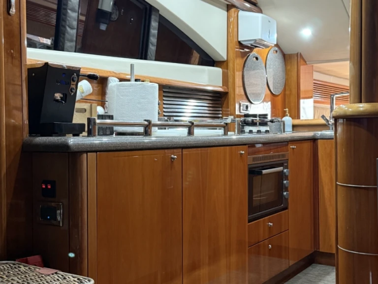 Charter a Sunseeker Manhattan 74 in Agropoli on Samboat