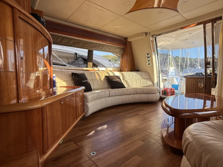 Hire Luxury Yacht with or without skipper Sunseeker Agropoli