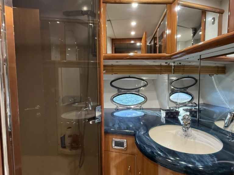 Luxury Yacht to hire Agropoli at the best price