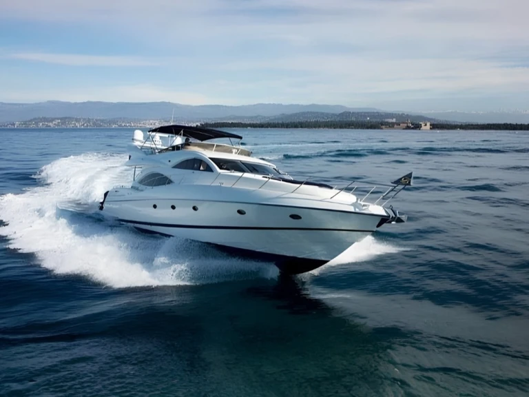 Luxury Yacht to hire Agropoli at the best price