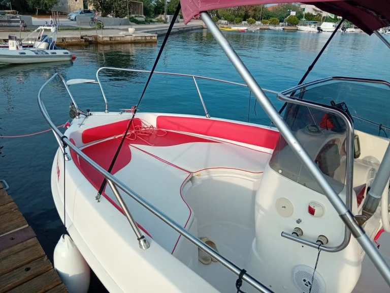 Yacht charter Medulin - tancredi Blumax 21 on SamBoat