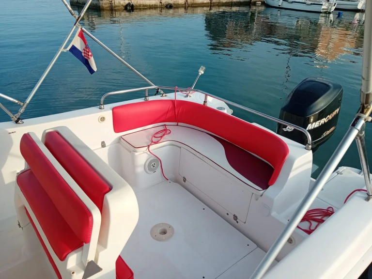 Motorboat hire in Medulin - tancredi Blumax 21